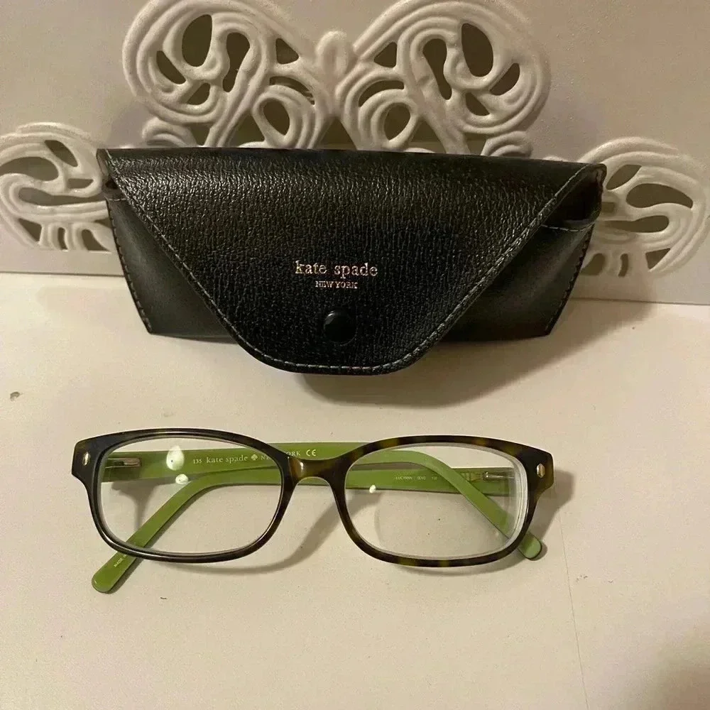 Kate Spade great color, high quality eyeglass Comes with case